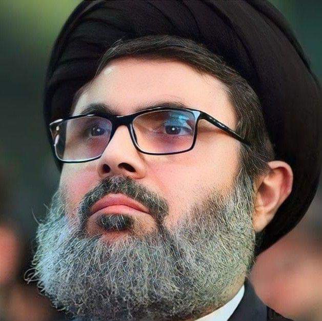 [ مِنَ الْمُؤْمِنِينَ رِجَالٌ صَدَقُوا مَا عَاهَدُوا اللَّهَ عَلَيْهِ فَمِنْهُمْ مَنْ قَضَى نَحْبَهُ وَمِنْهُمْ مَنْ يَنْتَظِرُ وَمَا بَدَّلُوا تَبْدِيلاً ]

ترجل السيد هاشم صفي الدين عن صهوة حصانة، ليلتقي بالرفيق الأعلى،  شهيداً على طريق القد..س.