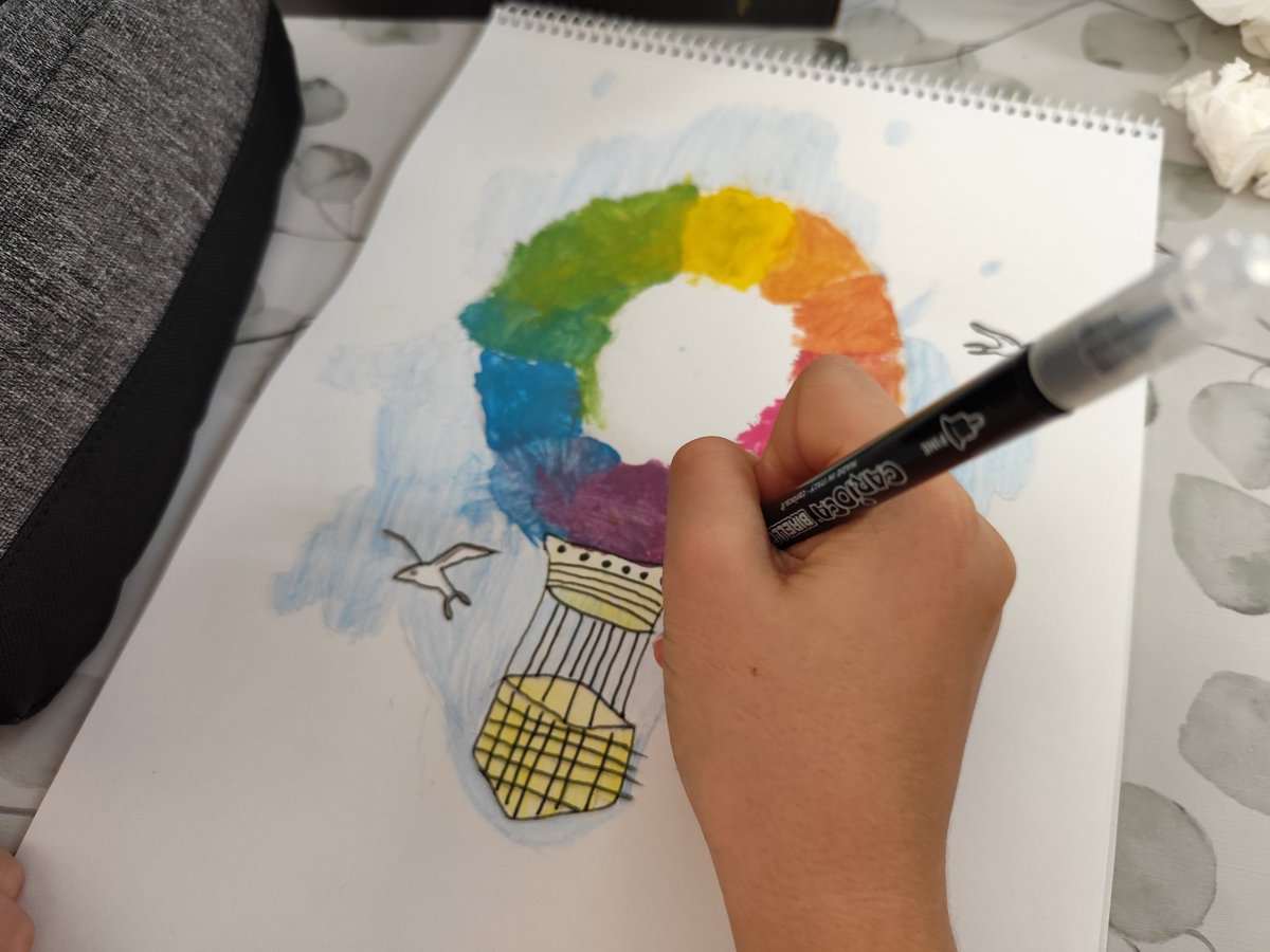 Los alumnos de primero de secundaria de <a href="/ColegioSalliver/">ColegioSalliver</a> aprenden cuáles son los colores primarios, secundarios y terciarios mediante la realización de estos círculos cromáticos con témperas #epva #arts #ABP #crecerenconfianza