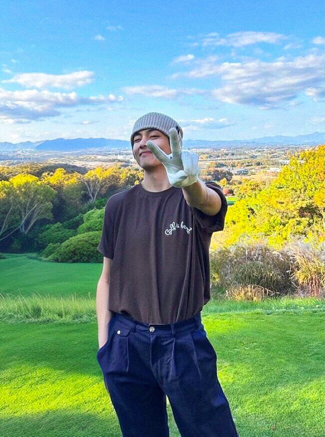 THV🎄 (@taehyungimpact) on Twitter photo 