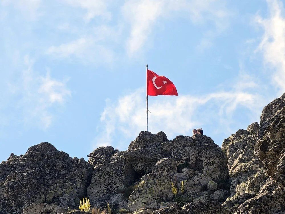 Teröristler etkisiz hale getirildi 
Saldırıda 3 şehidimiz 14 yaralımız var 

Başın Sağolsun Türkiyem

#tusaş #patlama