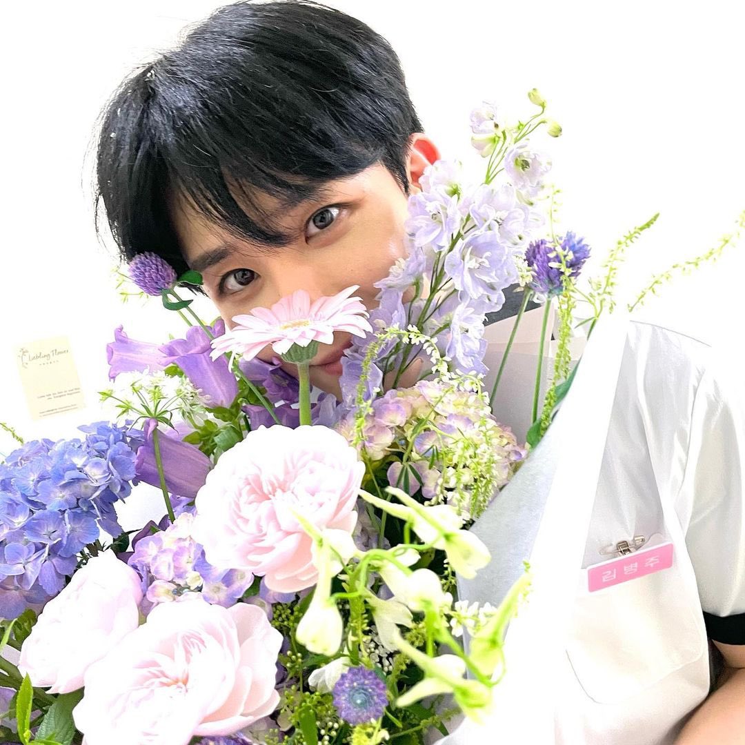 병주야 데뷔 11주년을 진심으로 축하해💐♥️

#모든날이_빛났던_병주의11년
#Be_w11th_BJOO