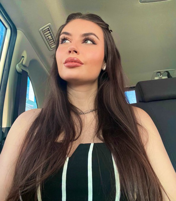 Clarissa🍷 - going to a cash meet is my favorite afternoon activity https://t.co/e7MjwrW8eJ