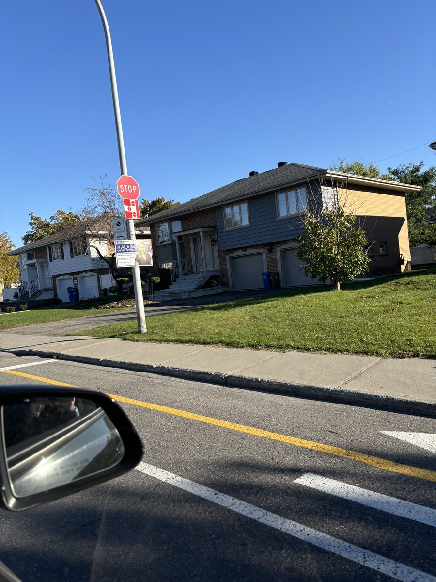 nrou12's tweet photo. @francoislegault Actuellement à Dollard-des-Ormeaux se tient des élections municipales et les publicités sont unilingues anglaises  . Ça aussi c’est inacceptable! https://t.co/6qQOEjdXjr