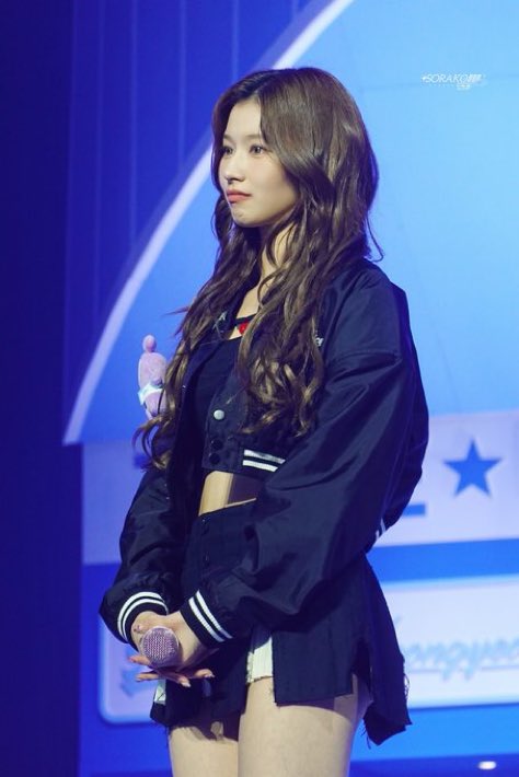 Minatozaki Sana (@sanaelite) on Twitter photo 