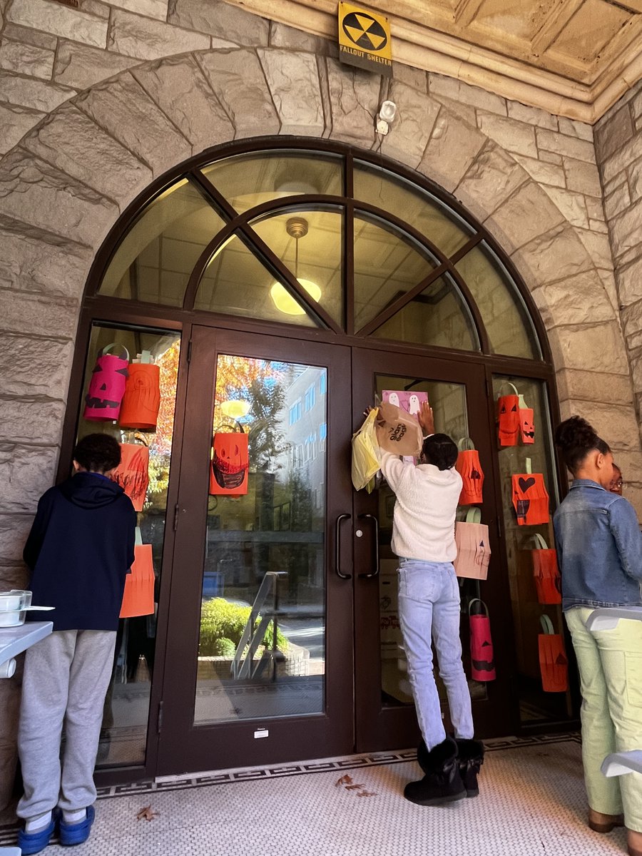 🎃👻 Big thanks to the Greater Johnstown School District and our talented students for bringing Halloween spirit to City Hall! Your creativity has brightened our community. Happy Halloween! 🖌️🕸️ #JohnstownPride