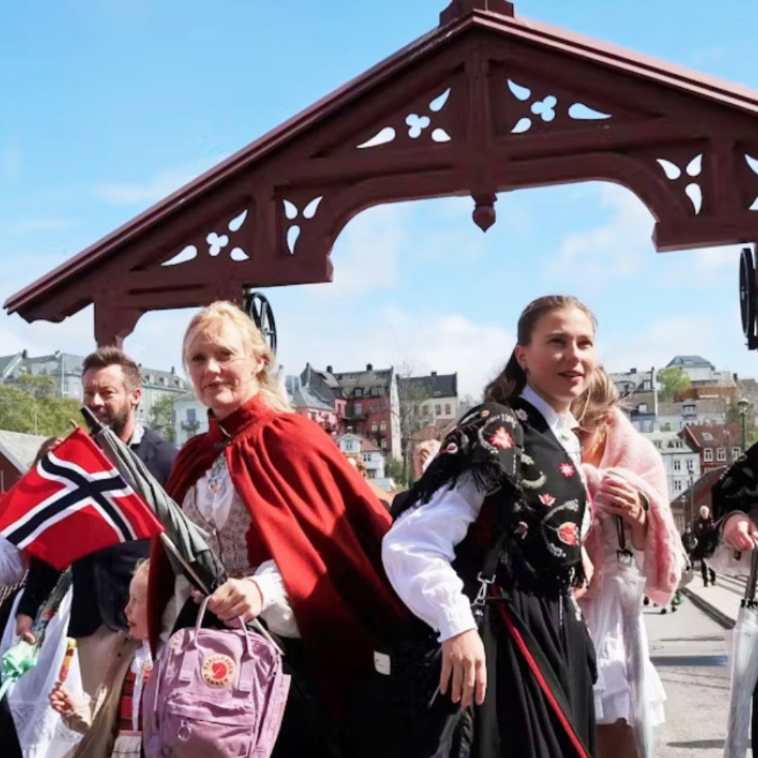 Norway vs. Minnesota: How do they stack up?
From electric cars to social benefits, In this election year, Norwegian-American author Eric Dregni takes a look at how his home state, Minnesota, stacks up against Norway.
ow.ly/aEzb50TM4CX
 #NorwayVMinnesota #CulturalComparison