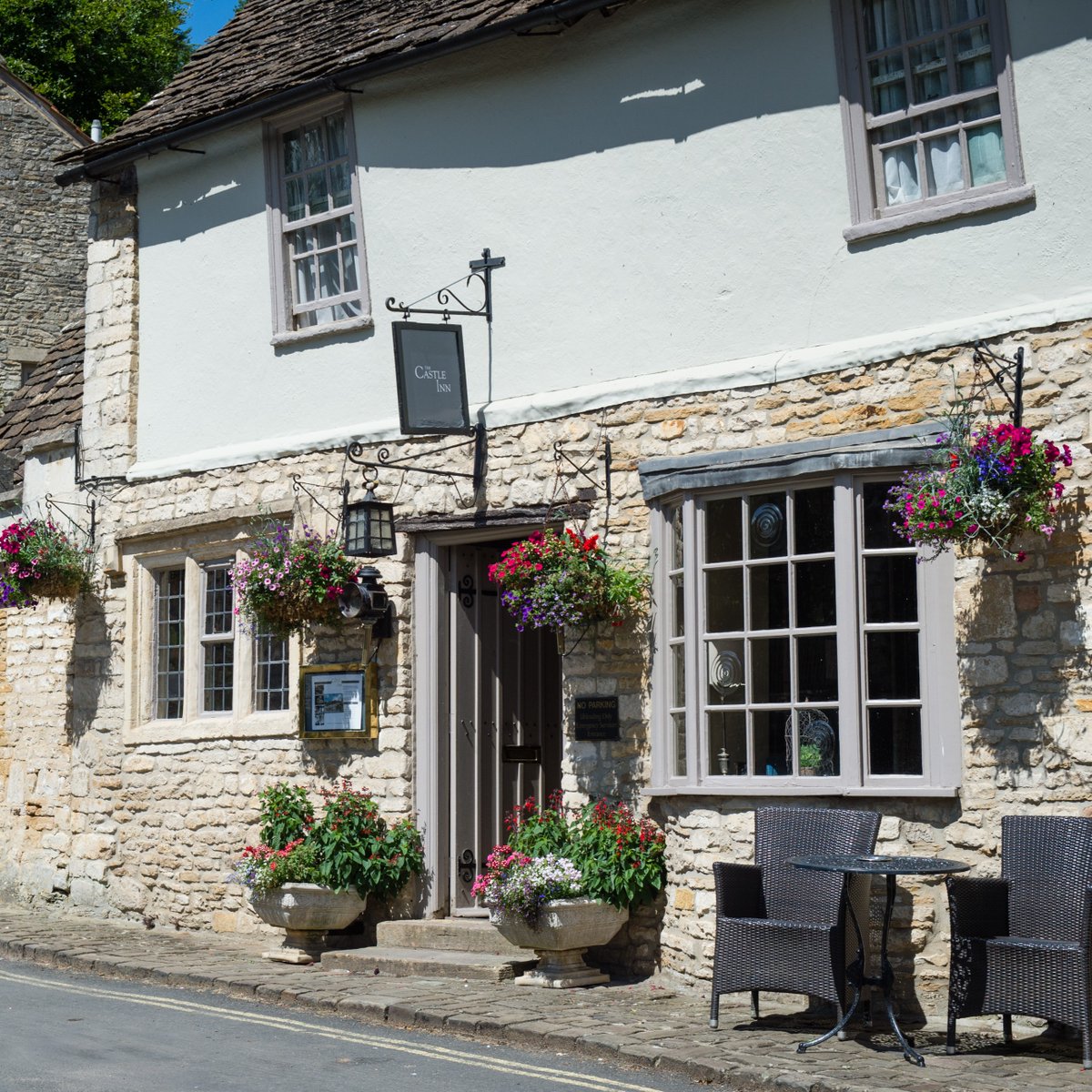 Tee Up &amp; Stay the Night! 
Don't just join us for the day. Stay at The Castle Inn or The Manor House, enjoy two rounds of golf, dinner at our pub, and a delicious breakfast to fuel your next round. The perfect golf break awaits you! 
Head to The Cotswolds bit.ly/3LunE48