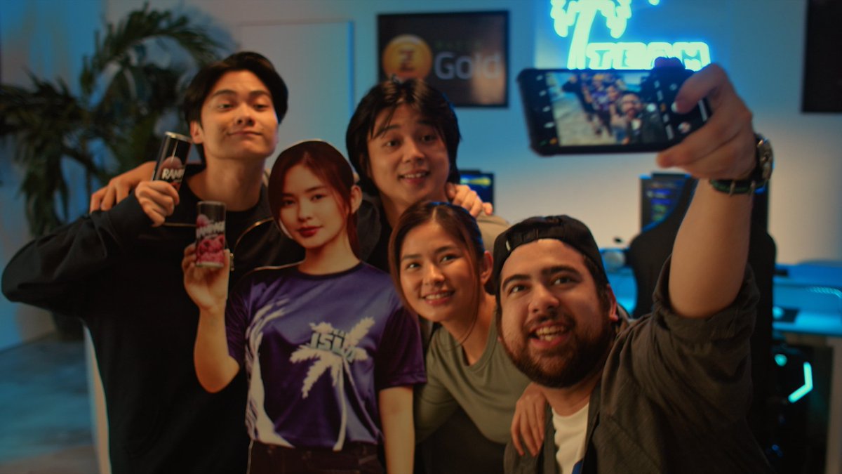 odnewsonline's tweet photo. From the screens to the big screen! Friendly Fire by Mikhail Red dives into the world of esports. Watch as Hazel rises from unknown gamer to viral sensation in a story of grit and glory. In theaters Oct 23! 🎥 #FriendlyFire #Esports #PHCinema #Gaming https://t.co/rxNBhBELI5