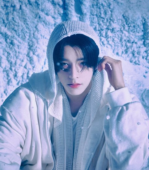 sjydaiIy's tweet photo. THESE PICS?? JAKE IS SO UNREAL https://t.co/814HMByVI5