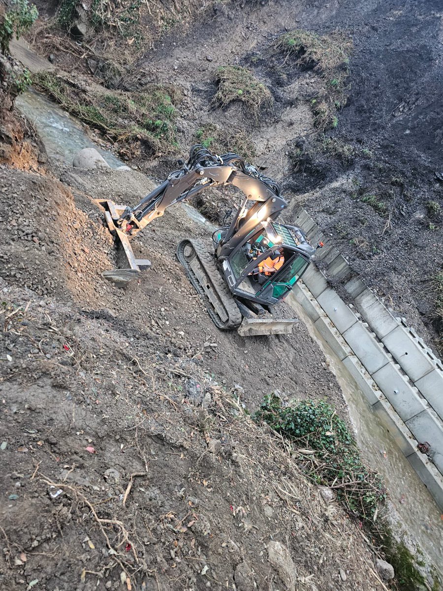 Circulation toujours interrompue entre Givors &amp; Saint-Etienne ⚠️❌

La tempête Leslie a engendré de nombreux dégâts sur la ligne. 

100 agents travaillent 7j/7 pour diagnostiquer, dégager, réparer et consolider nos infrastructures. 

Délai de réouverture : environ 3 semaines.