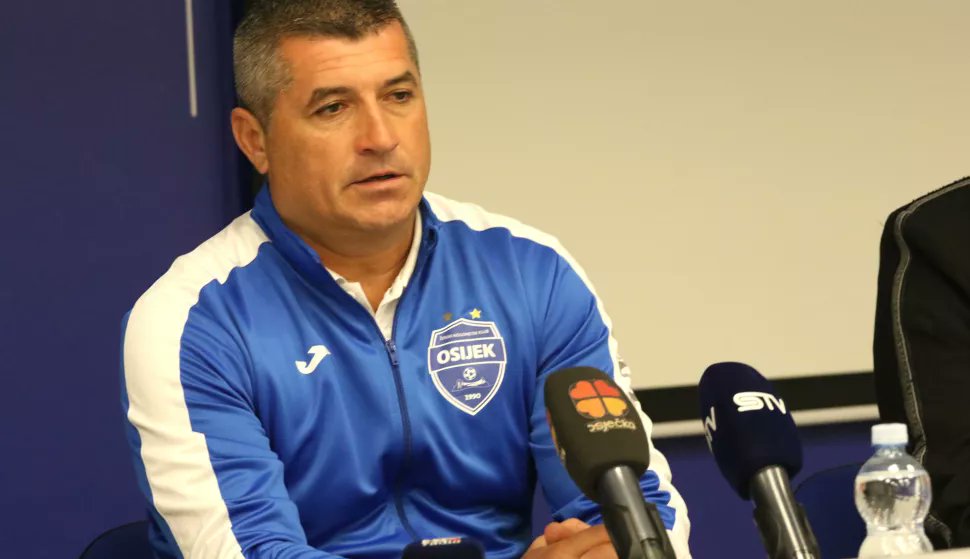 Poznato ime na klupi! Znam samo da disciplina, red i rad ne poznaju spol
Neće Robert biti prvi iz obitelji na klupi ŽNK-a Osijek. Devedesetih godina prethodnik mu je bio njegov otac Slavko
Više na: glas-slavonije.hr/sport/nogomet/…