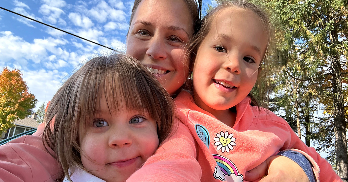 OttawaHospital's tweet image. “What if I’m not here for my daughter and husband?” This thought ran through Alyssa Tremblay’s mind after her breast cancer diagnosis. But with the support of her team at The Ottawa Hospital, she’s planning for the future. This is her #CancerJourney: bit.ly/3Nyg1LU