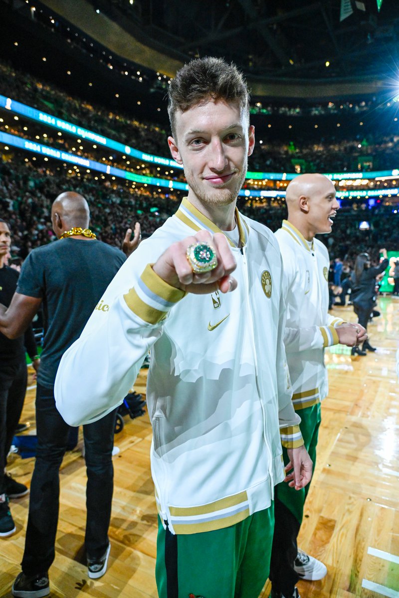 USC Men's Basketball (@usc_hoops) on Twitter photo RING HIM‼️
USC alum @DrewPeterson23 received his <a href="/celtics/">Boston Celtics</a> championship ring last night 💍 RING HIM‼️
USC alum @DrewPeterson23 received his <a href="/celtics/">Boston Celtics</a> championship ring last night 💍