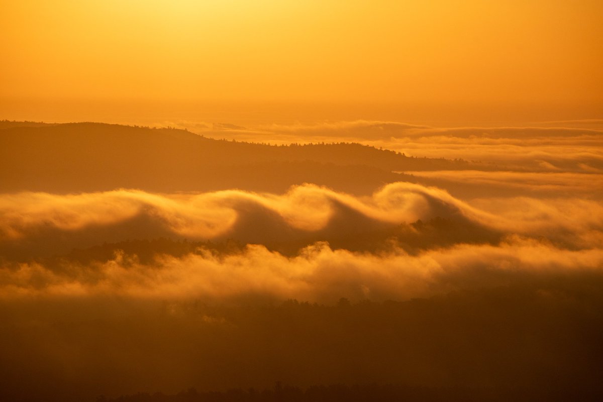 The best Kelvin-Helmholtz clouds I've ever seen were just after sunrise this morning from the summit of Mt. Major.
--
October 23, 2024
Alton, NH
#NHwx #stormhour