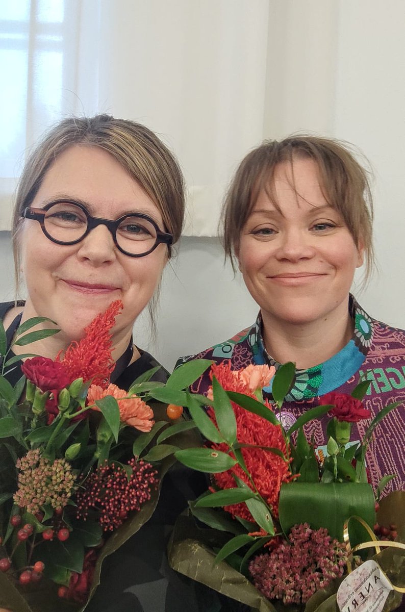 Paljon onnea Botnia-palkintoehdokkuudesta Essi Kummu ja Liisa Kallio! 💚

Kaksikon upea kuvakirja Rauhan alkuja (Tammi 2024) korostaa, että meistä jokainen voi vahvistaa rauhaa vihan sijasta. Voittaja nimetään 9.11.2024. 📚