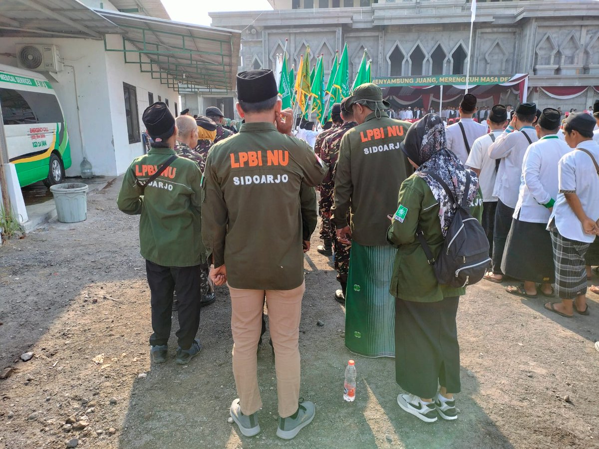 LPBINU_SIDOARJO's tweet photo. Prosesi upacara peringatan Hari Santri Nasional 2024 bersama PCNU Kab. Sidoarjo dihalaman Masjid KH. M. Hasyim Asy'ari di komplek kampus UNUSIDA, Sidoarjo.(22/10)

#Nahdlatululama #pcnusidoarjo #nudeltamedia #pplpbinu #lpbinu #lpbinusidoarjo #siapsiaga

https://t.co/qMUGLNDVgy https://t.co/1sDkGXNTkU