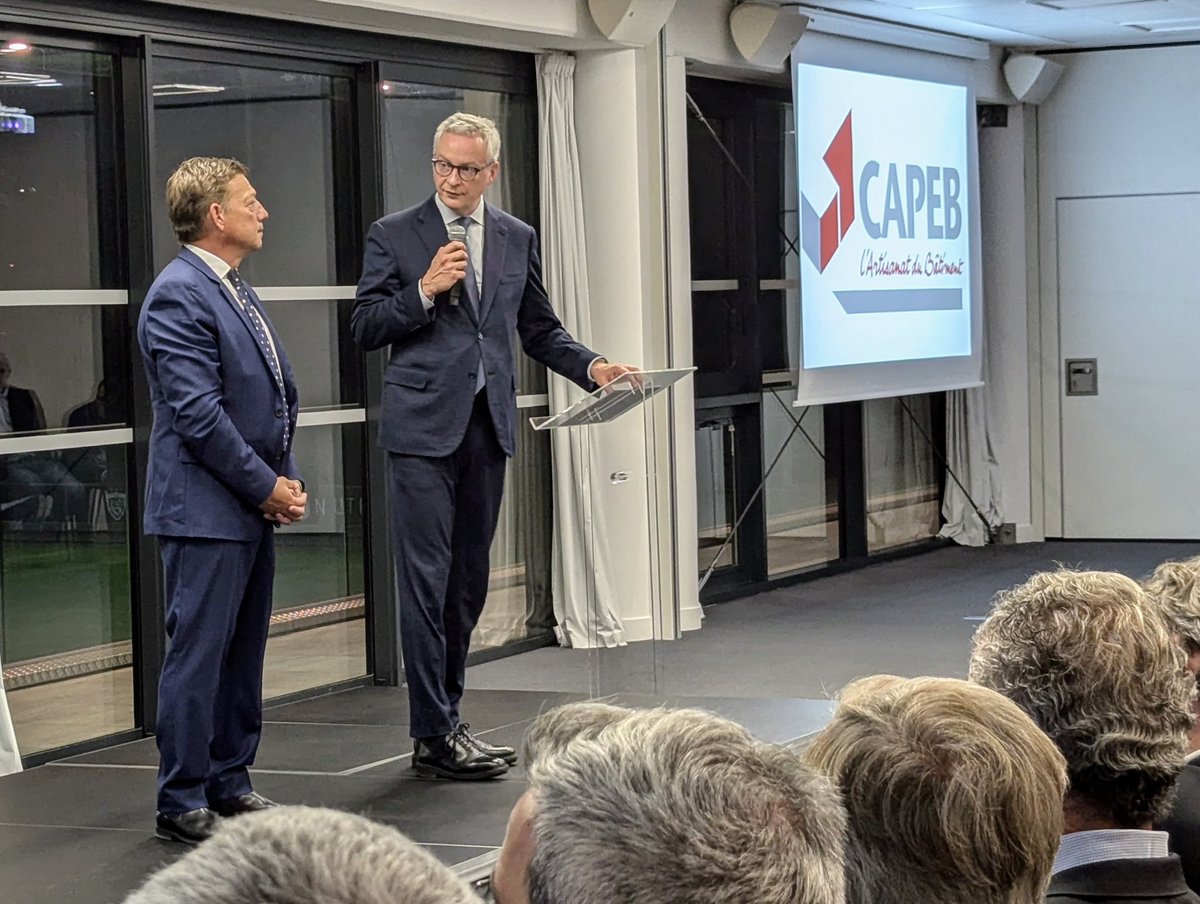 À l’occasion de la cérémonie de remise de la légion d’honneur de <a href="/reponcapeb/">Jean-Christophe Repon</a>, <a href="/BrunoLeMaire/">Bruno Le Maire</a> a tenu à souligner l’importance vitale des entreprises #artisanales du #bâtiment dans la société française. « Il n’y a pas de succès #économique possible sans les artisans du bâtiment,