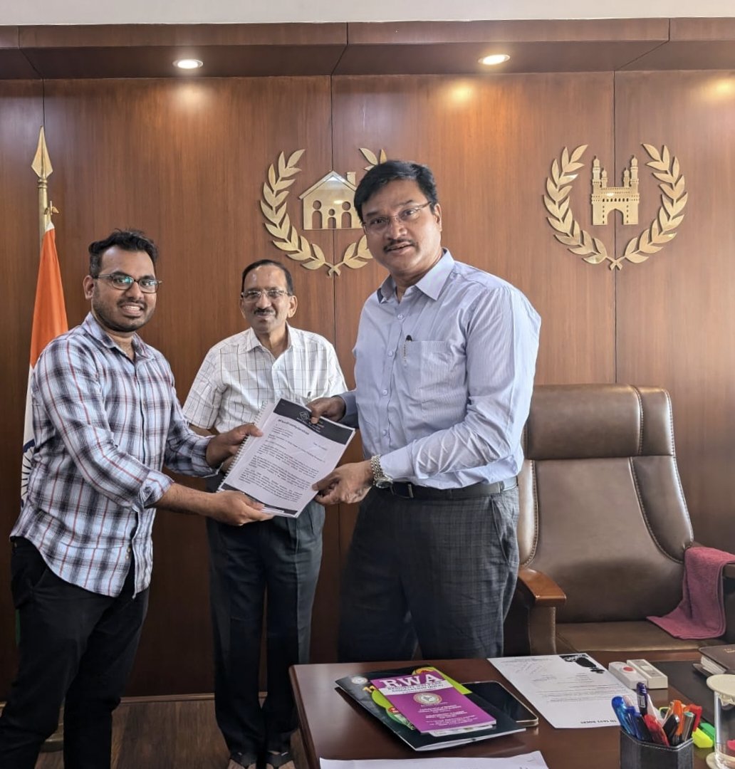 AkarshSolver's tweet photo. Today, we submitted a representation to AV Ranganath garu @Comm_HYDRAA from Justice Movement of India @jmofindia regarding 15 demands for #floodfreehyderabad . We want a comprehensive policy to protect lakes and people in #Hyderabad. #telangana @GHMCOnline @TOIHyderabad #GHMC https://t.co/PDZ9uytkNv