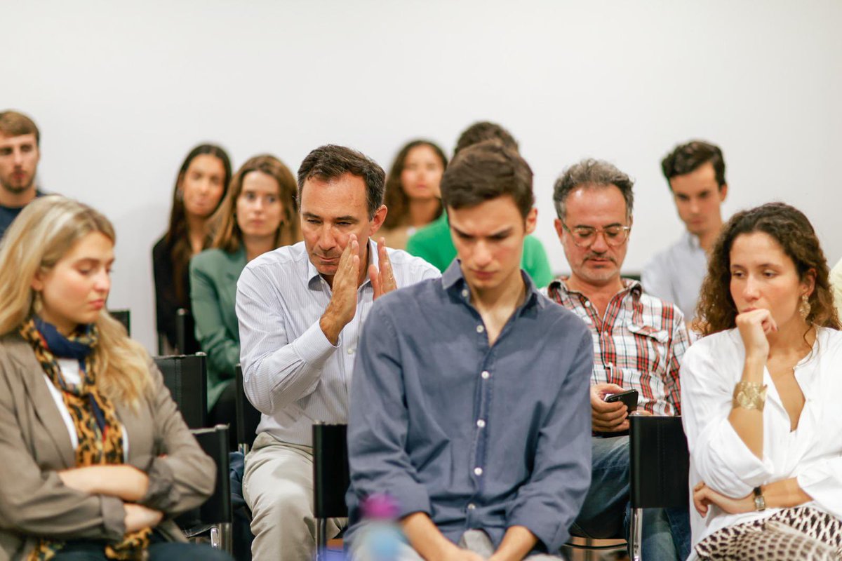 Na passada segunda-feira, dia 21 de outubro, o debate aberto promovido pela SEDES Jovem: “Liberdade de Expressão em Sede Parlamentar”.

 O painel contou com Alexandre Poço e Mariana Vieira da Silva. 

Agradecemos a todos os que participaram no primeiro de muitos debates abertos.