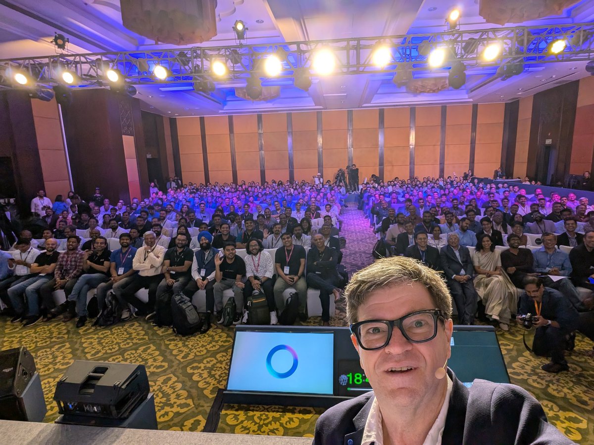 Selfie with the crowd at the AI Summit in Bangalore.