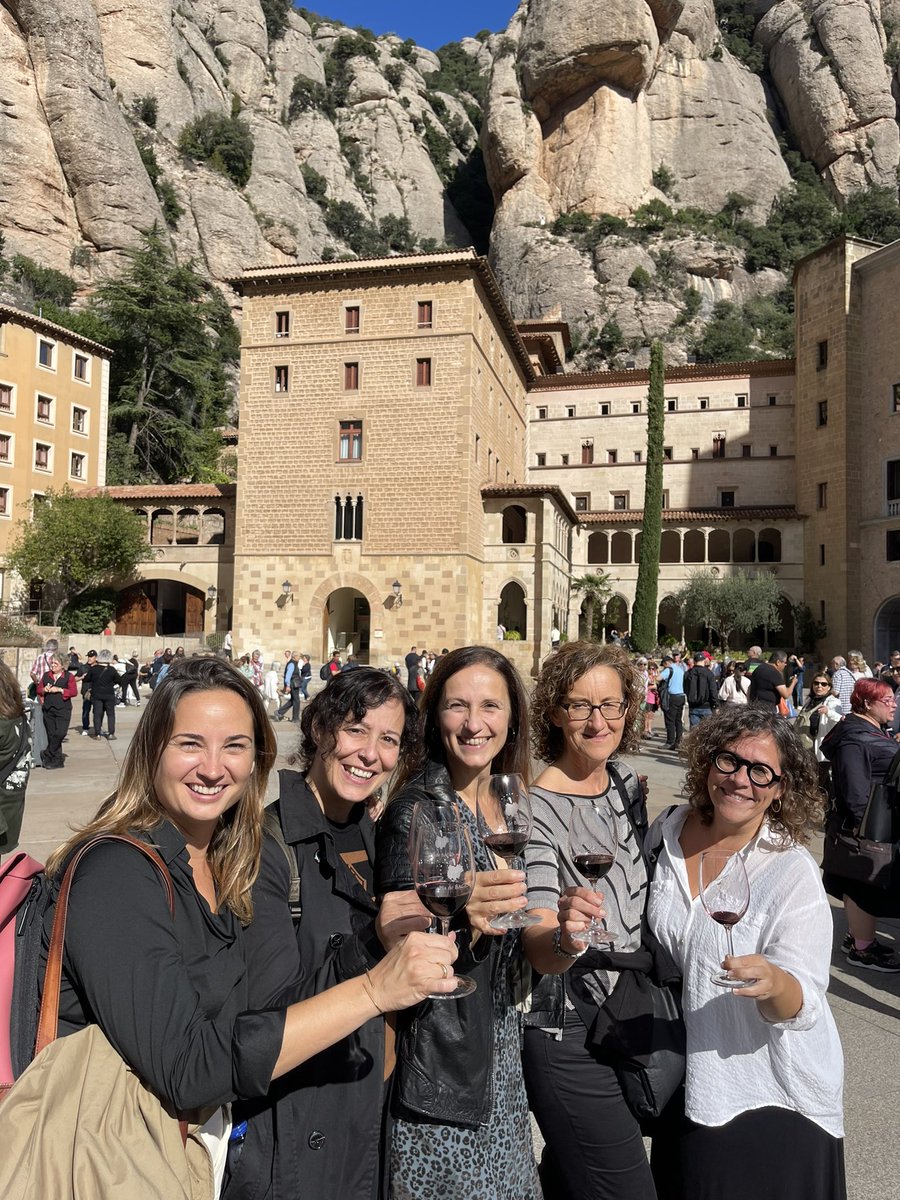 Coincidir i compartir, ni que sigui només de tant en tant, amb elles, dona energia. Dones a les que admirar, per empàtiques, treballadores i inspiradores ❤️