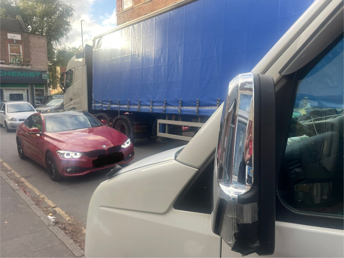 Jonathanholmesz's tweet photo. Car patiently waits 25mins till the driver returns as the lorry and van were double parked . Good job it wasn’t an emergency! Pcn issued #nottingham #radford https://t.co/bl6NQRin6z
