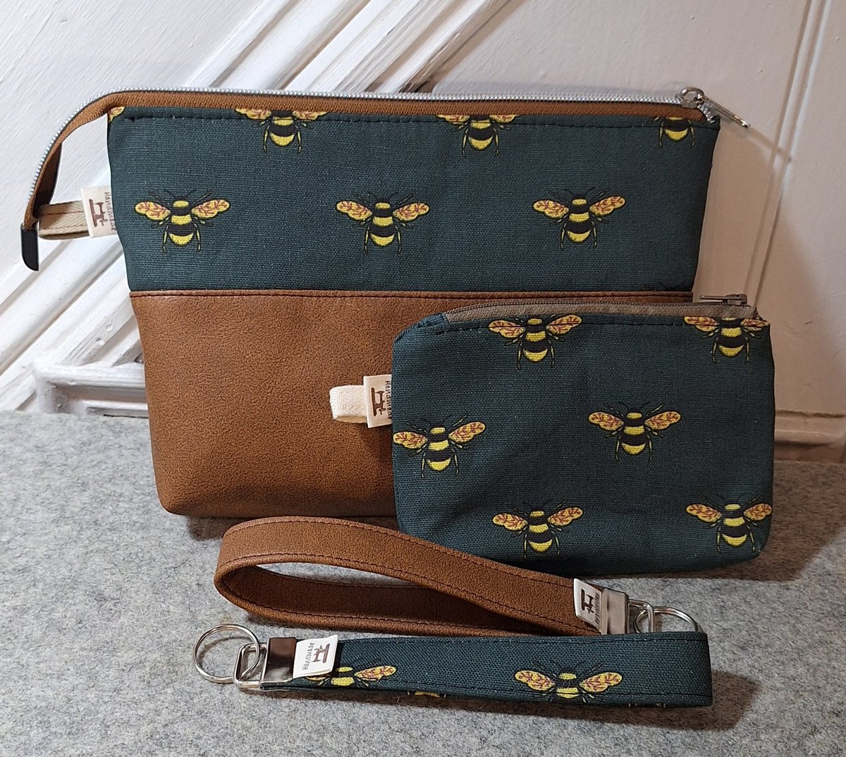 janebaker82's tweet image. Not bad for 1 day of sewing... all made from 2 x t-towels and 1/4m of beautifully soft vinyl.

Country Cow Designs JB Makes n&apos; Mends Love Carmarthen Abergwili &amp;amp; surrounding Villages 
#repurposed #recycling #reuse #jbmakesnmends #Alterations #lovecarmarthen #countrycowdesigns