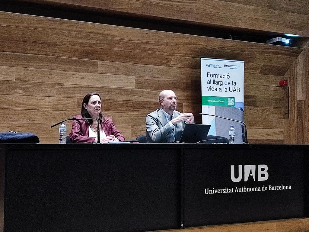 Xavier Verge (@xverge) on Twitter photo Amb Josep Cañabate i la VD S. Beltran <a href="/Dret_UAB/">Facultat de Dret UAB</a> parlant de IA i Drets Fonamentals al cicles de seminaris de Universitat a l'abast <a href="/UABBarcelona/">Universitat Autònoma de Barcelona</a> Amb Josep Cañabate i la VD S. Beltran <a href="/Dret_UAB/">Facultat de Dret UAB</a> parlant de IA i Drets Fonamentals al cicles de seminaris de Universitat a l'abast <a href="/UABBarcelona/">Universitat Autònoma de Barcelona</a>
