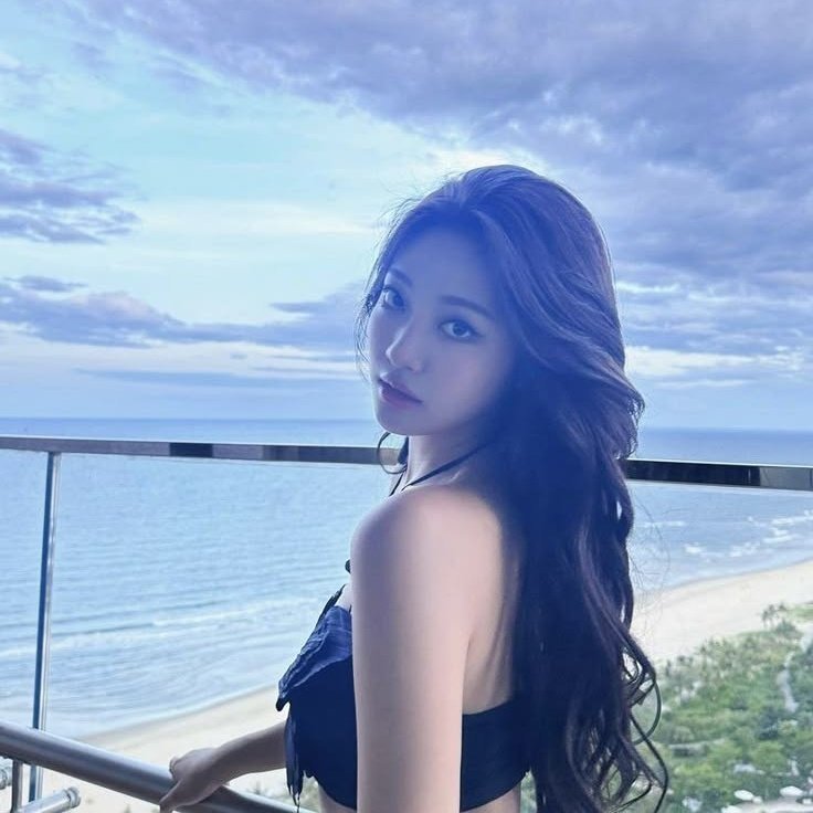 enllighten's tweet photo. ᅠ
Who's that tiny lil girl? Oh she doesn't want to be called girl anymore.
"I'm a woman", she said. God, our lil baby is growing up. 

Happiest birthday to our lovely Michelle! 
Got a lot to say, but put it simply—I'm so proud of you.
ᅠ https://t.co/xDVy4zsOei