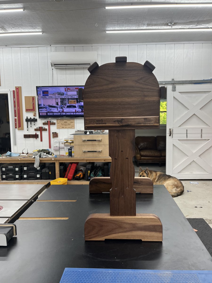 GreenDuckCustom's tweet image. Looking for a way to display your favorite saddle?  Want a stand that will fit equally well in your study as your barn?  Check out our Black Walnut Saddle Stand!  Crafted from locally sourced Walnut and finished with a  low sheen hard wax oil that accentuates the natural wood.…