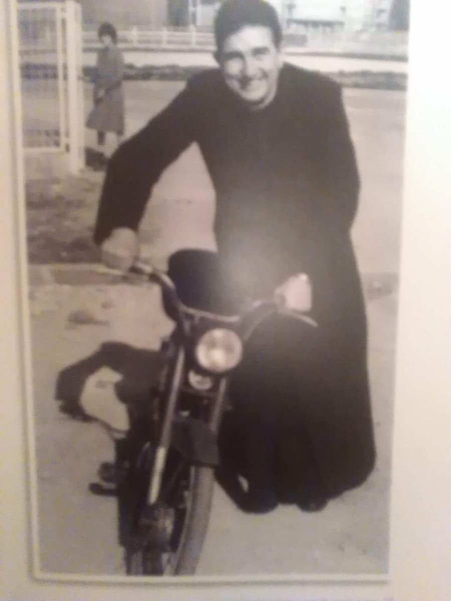 El padre Jesuita Gregorio Ordoñez Fernández, su faceta, su amada Jota Navarra. Gracias ah sus publicaciones, programas de radio. ... sin la aportación del Padre no seria conocida la Jota Navarra por toda España . Jota Navarra este canto popular. El alma lírica del pueblo, salud.