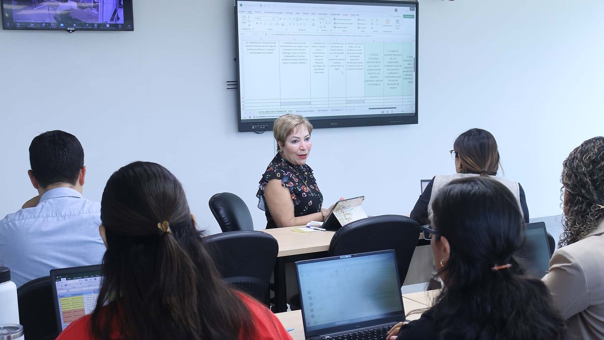 espol's tweet photo. Esta semana avanzamos en el proceso rumbo a la acreditación de nuestras carreras de @FCSHEspol por la Accreditation Council for Business Schools and Programs, ACBSP, que se enfoca en asegurar que las competencias de nuestros estudiantes sean las óptimas para que su perfil de egreso les permita tener un mejor acceso al mercado laboral. Durante esta semana se realizó un proceso de revisión de los 7 estándares que la ACBSP califica, para mejorar la experiencia educativa de nuestros estudiantes politécnicos.

#SomosESPOL