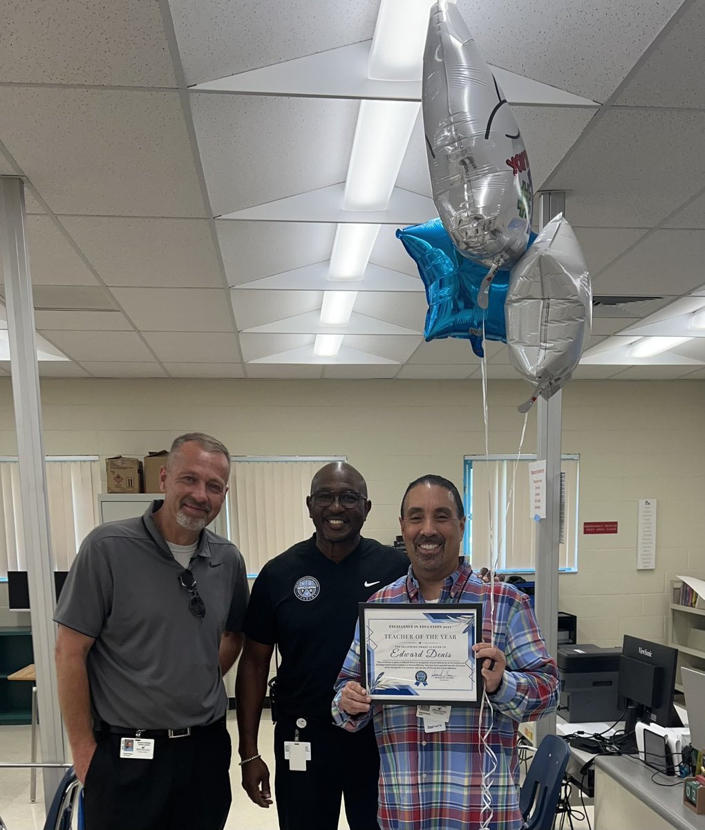 HCPSBW_BCA's tweet photo. We want to give Mr. Denis a big CONGRATULATIONS on being selected as the 2024-2025 Teacher Of The Year!  Thank you for all you do! 📚📖📝 📜📰@HillsboroughSch @VanAyresHCPS @KarenPerezTampa @WashingtonShake @HCPSBoard @MagnetHCPS @JuliaSCohen @hcpsdgaines @hcpspears @HCPSJones https://t.co/GuzPuJhKRM