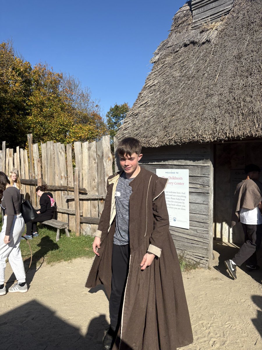 BWHtrip2's tweet photo. Great visit to a recreation of 1620s English town in Plymouth. Some students were even recruited to the local militia😎 https://t.co/kTtg9N39lo