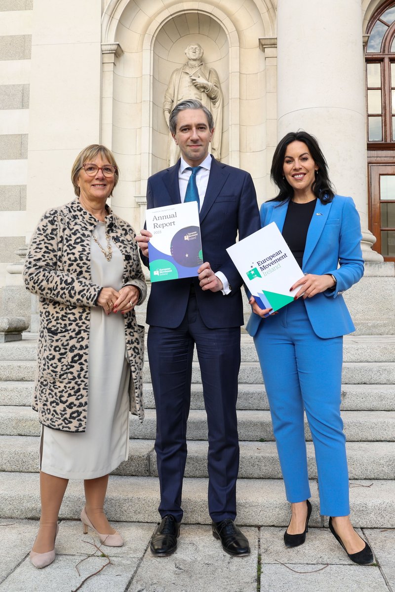 emireland's tweet photo. Chair of @emIreland @JulieSinnamon launched the Blue Star Programme alongside Taoiseach @SimonHarrisTD and Minister @CarrollJennifer.
The #bluestarprogramme engages pupils with European Cultures and develops an understanding of active citizenship and the importance of democracy.
More info ๐ https://t.co/lHIlzIBUde