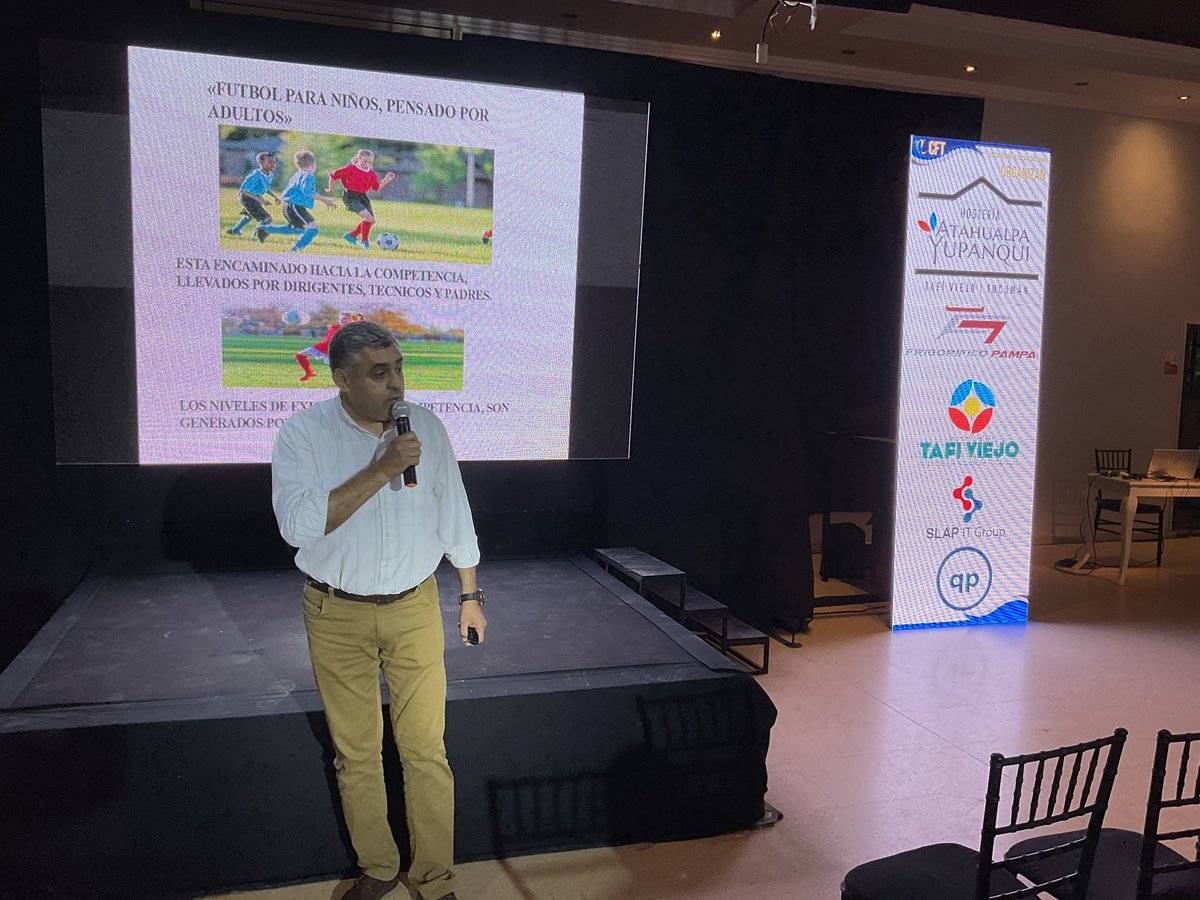 CongFutbolTuc's tweet photo. #1erCongresoDeFutbolTucumano
Diserta el Prof. y D.T. Dardo Villarreal. “Futbol para Niños, pensado por adultos. La importancia de la Técnica en el Proceso de Formación del Futbolista”
@LigaTucumana 
@atpfna https://t.co/81qCIEilB3