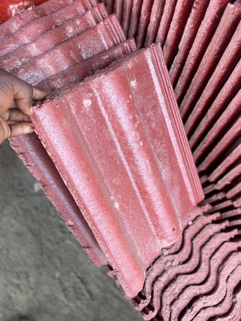 bric_cm's tweet photo. Wahaaa Papa 
Wahaaa Papa 😍🥰
Les couleurs sont d'abord dosées un genre, un genre ☺️
Toitures en #Tuiles, faîtes le choix de la différence 💡✨

📞 6 77 78 85 58 
📩 serviceclient@briccameroun.com https://t.co/EYA94zJAmd
