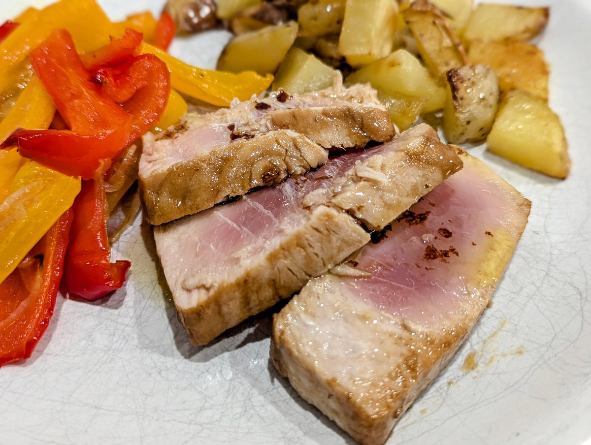 RNAdoctor's tweet image. #scientistswhocook: Atlantic #Opah! #Linguine with Opah cubes in a white #wine, garlic, and #mascarpone #sauce. Pan #seared Opah with #roasted #peppers and potatoes in a white wine, butter, and #soy sauce.