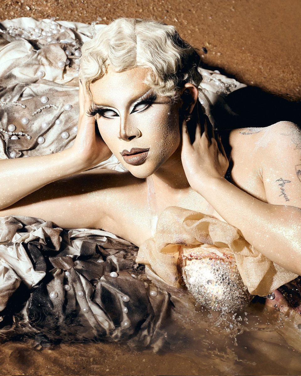 theshortgunn's tweet photo. EPISODE 1 | PREMIERE 🏁
Category is "World Wild Wet" 💦
"And I said this look definitely won’t land me in the bottom!"
So.... 😝
What do you think about my lewk!?
#Dragracethailand #Dragracethailandseason3 #DRTH
#Wowpresentplus #WowpresentplusAsia
#Shortgun #Teamshortgun https://t.co/gU93zTqkEO