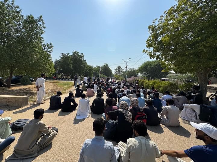 Nine Baloch students from the University of Karachi's various departments have been allegedly abducted by law enforcement agencies. According to reports, these students had no affiliation with any political organization.

#PSC #Karachi