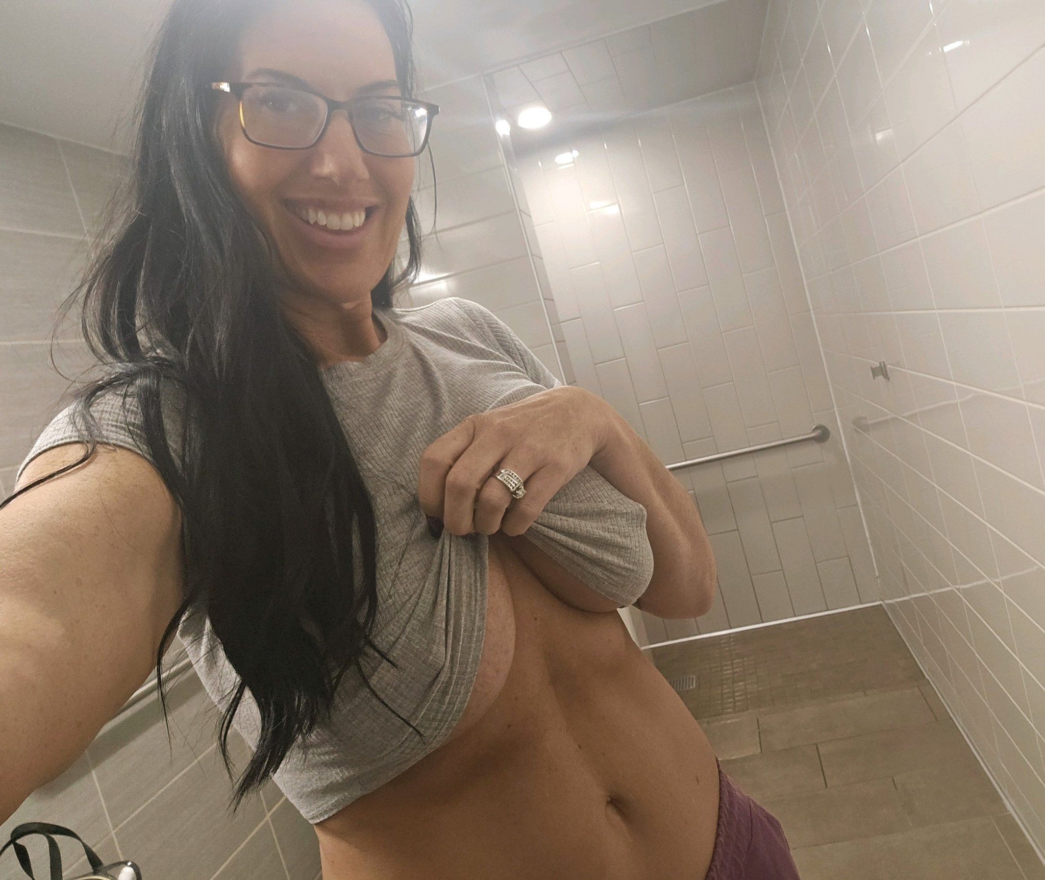 1 pic. In all my years traveling for sales jobs, I have never showered at a truck stop. I definitely got some strange looks. Of course I wasn't wearing a bra and it was cold outside too.🥶 https://t.co/qfX48a6j08