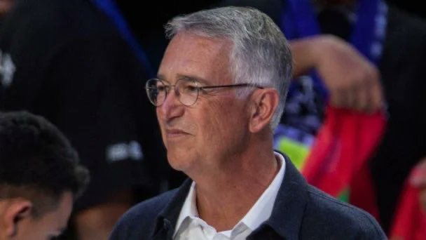 EL PNDEJO MOROSO

Todos conocemos a un cabrón que presume dinero y se anda mamaseando en su carro godin y presume sus viajes a la playa en vacaciones pero a su vez le debe a todo el mundo y cuando le quieren cobrar se hace pndejo y no quiere pagar. A bueno, lo mismo pasa con el