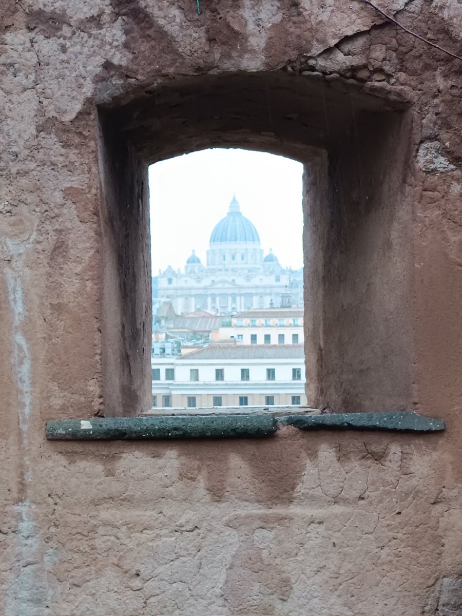 Quand tes visites te font voir les visites et lieux autrement.
1/2
Pensée pour la Team #Twoulipo Chef d'oeuvre d'il y a 2 ans : #ParLaFenêtre cc <a href="/MarionArnault/">Marion Arnault</a>