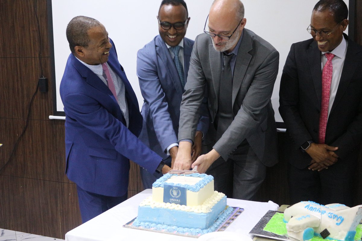 Honoured to have @somalicaa's Director General <a href="/Amoallinh/">Ahmed M Hassan</a>, <a href="/SoDMA_Somalia/">SODMA Somalia</a> Commissioner <a href="/MahamuudMoallim/">Mahamuud Moallim</a>, <a href="/UNinSomalia/">UN in Somalia</a> DSRSG and Resident &amp; Humanitarian Coordinator <a href="/GConway_UN/">George Conway</a> and representatives from <a href="/USAIDSomalia/">USAID Somalia</a> &amp; <a href="/eu_echo/">EU Civil Protection & Humanitarian Aid 🇪🇺</a> join us today as we celebrate 20 years of UNHAS!