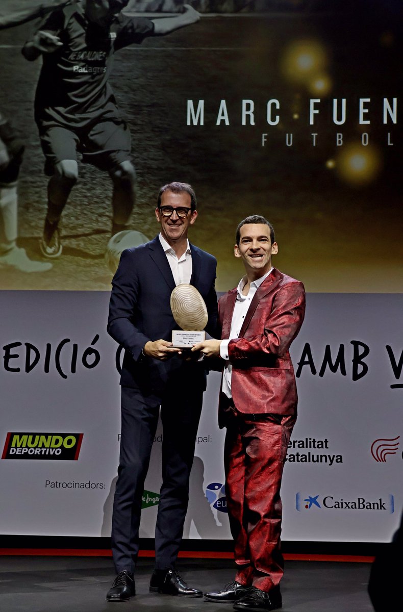 MarcFuentes14's tweet photo. Ahir vaig estar al Liceu de Barcelona, rebent uns dels guardons a la 41è edició de Campions amb Valors, organitzada per @mundodeportivo . https://t.co/FefWtL03ES