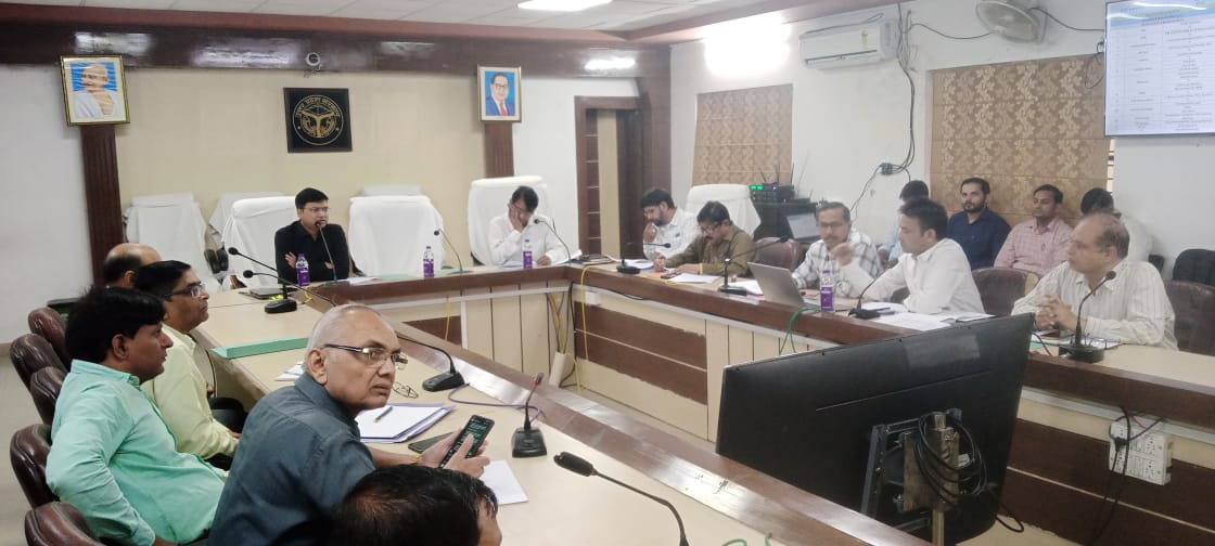 आज दिनाँक 23.10.2024 को मुख्य विकास अधिकारी महोदय फिरोज़ाबाद की अध्यक्षता में यू० पी० हैल्थ डैशबोर्ड रैंकिंग बिंदुओं पर समीक्षा बैठक का आयोजन कलेक्ट्रेट सभागार में किया गया।