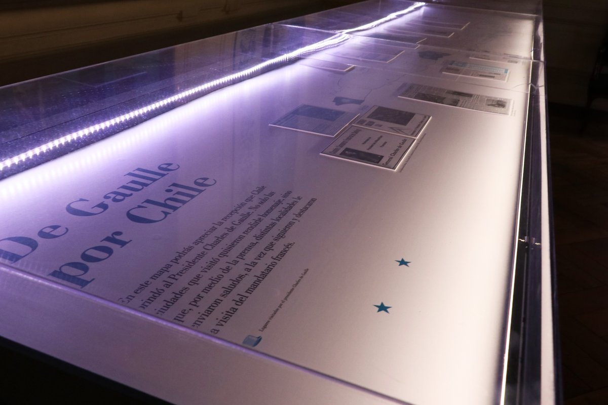 Visita nuestra expo “Bajo el signo de la libertad: 60 años de la visita de Charles de Gaulle a Chile”, que exhibe material oficial y periodístico de la visita del presidente francés a Chile el año 1964, un hito de las relaciones diplomáticas entre Chile y Francia.