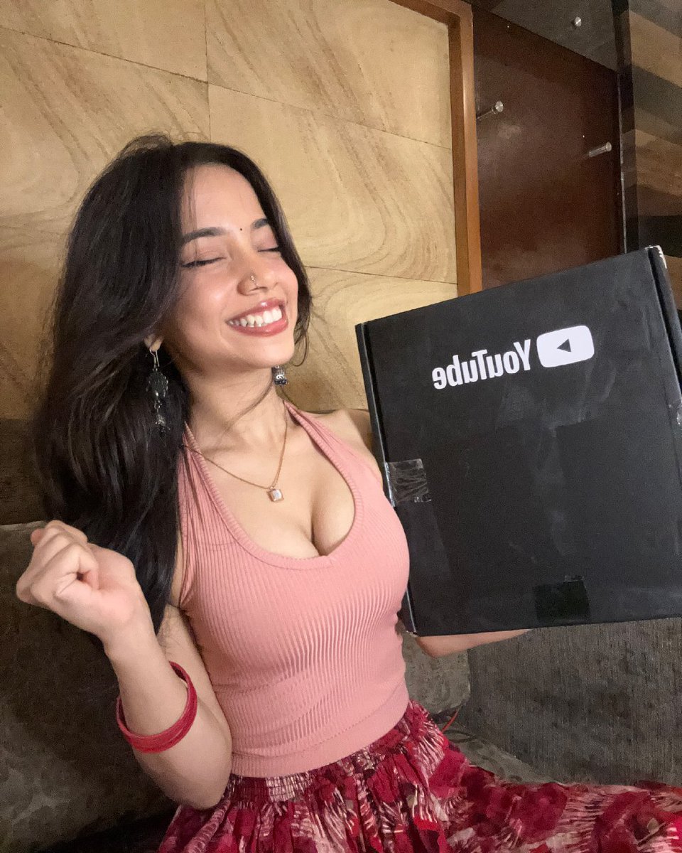 Muskankariaa's tweet photo. YouTube play button 🥰
#YouTube #ElonMusk https://t.co/NVC2RGO6ls