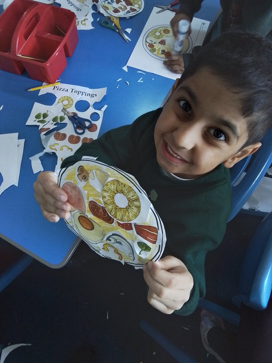 MrShahsClass's tweet photo. As part of #WorldWeek, we continued to learn more about our chosen country, Italy. We talked about food and how the Italians are famous for pizza. #creativity #community. We made our own. https://t.co/jCtz5F32us