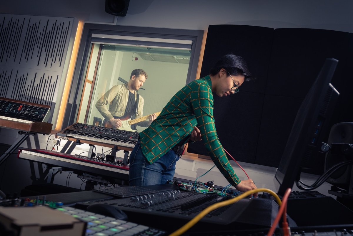 Thinking about a Master's in Music? 🎶 

Here’s why <a href="/UniOfYork/">University of York</a> is the place to be:  

🎼 Active professionals as your teachers  
🎼 Strong industry connections  
🎼 Blend of practice and scholarship  

ℹ️Learn more: york.ac.uk/arts-creative-…